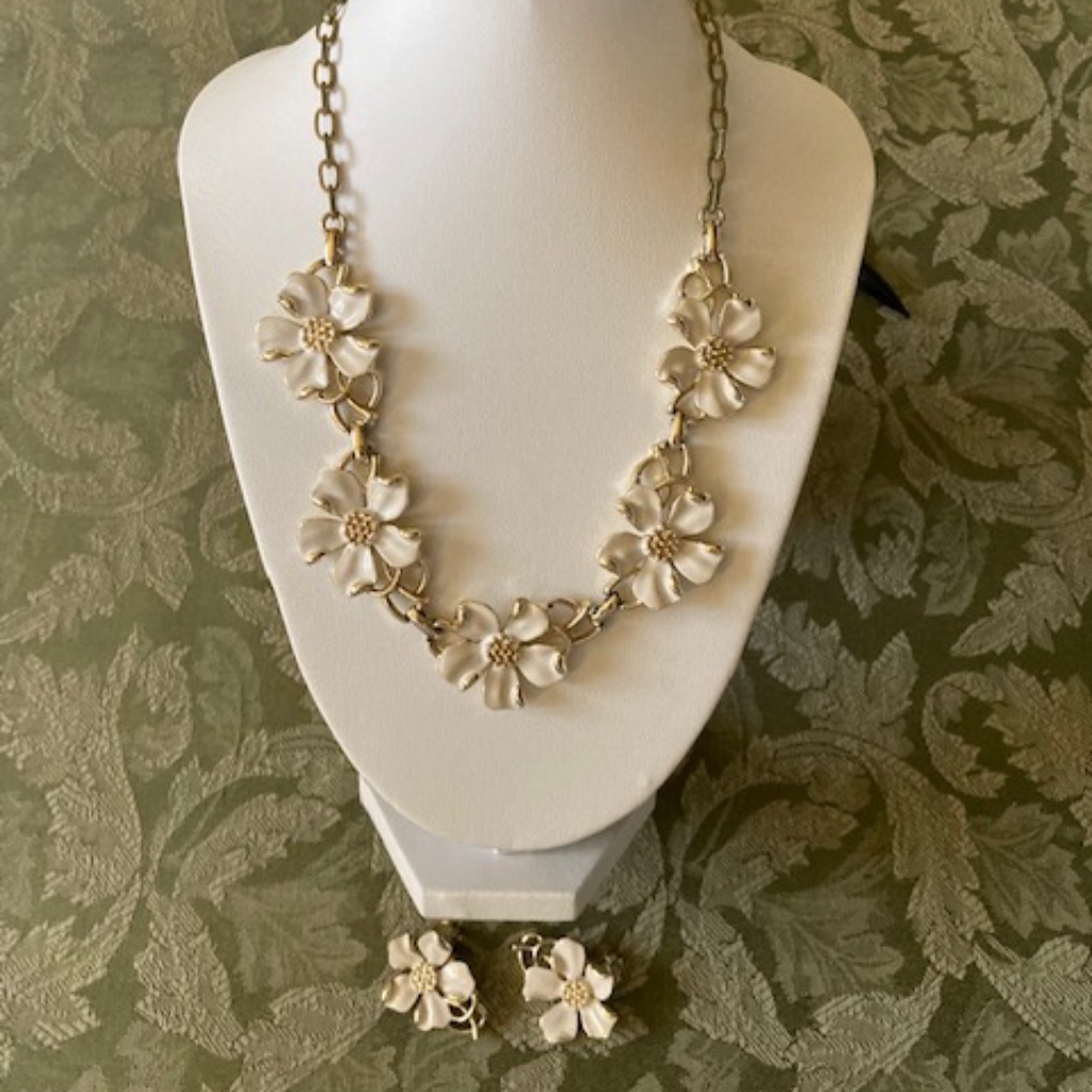 1950s Emmons Dogwood Flower Necklace Earrings 58$